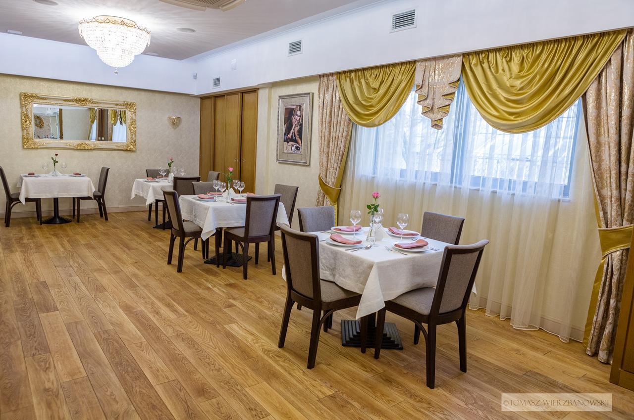 Hotel Lord Krosno Bagian luar foto