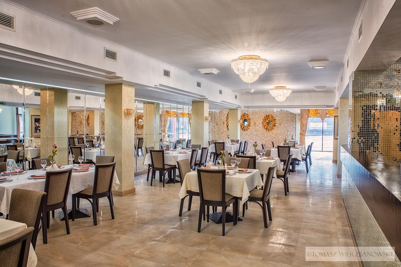 Hotel Lord Krosno Bagian luar foto