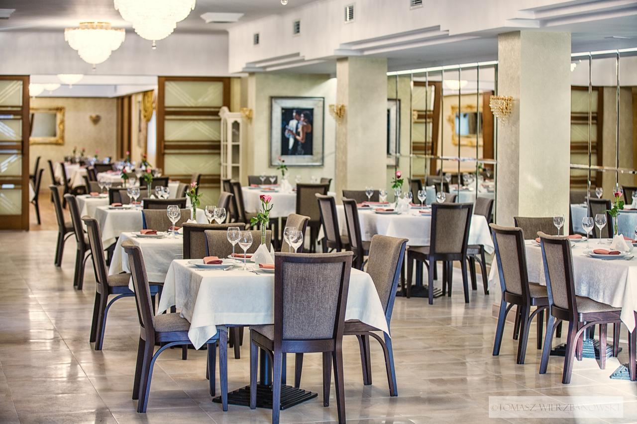 Hotel Lord Krosno Bagian luar foto