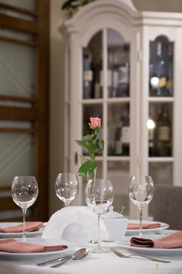 Hotel Lord Krosno Bagian luar foto