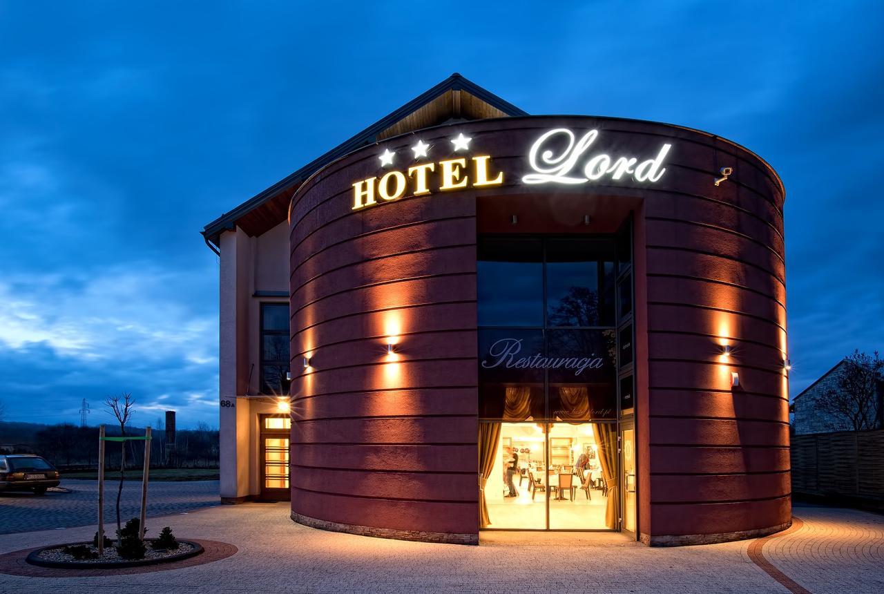 Hotel Lord Krosno Bagian luar foto