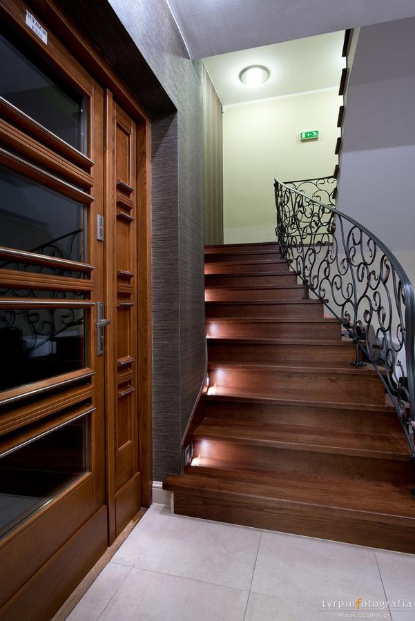 Hotel Lord Krosno Bagian luar foto