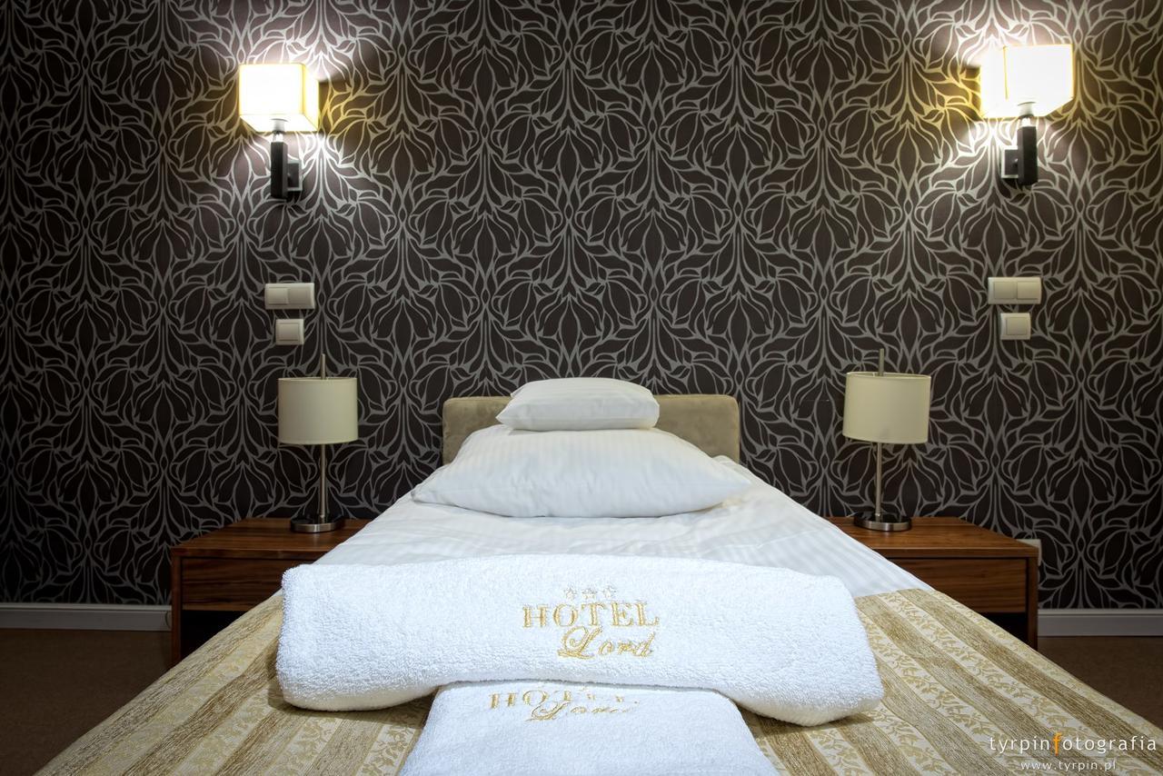 Hotel Lord Krosno Bagian luar foto