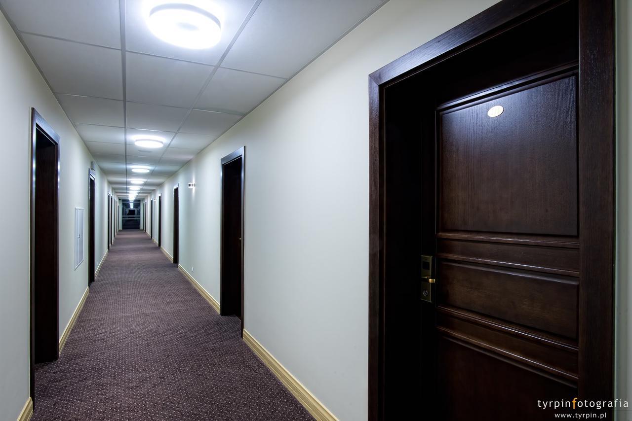 Hotel Lord Krosno Bagian luar foto