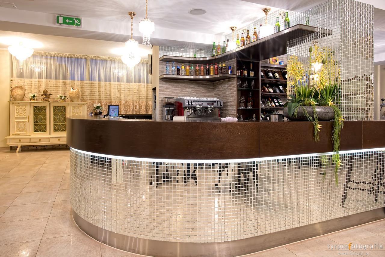 Hotel Lord Krosno Bagian luar foto